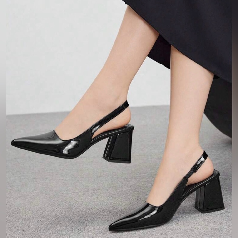 Black Pointed Toe Chunky Heels Pumps